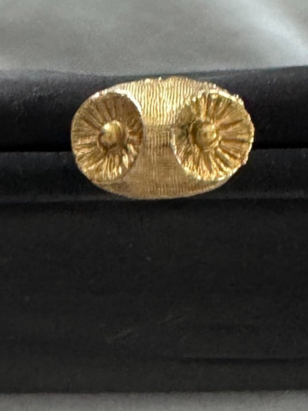 Vintage Evening Bag (1950s): Trapezoid Shape, Black Fabric,Gold-Tone Brass Clasp - Picture 3 of 6